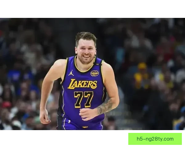 小卡复出快船险胜湖人东契奇