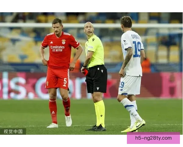 乌加特两黄未被罚下 黄牌易主真相揭秘 乌加特两黄未被罚下 黄牌易主真相揭秘